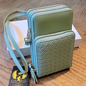 Mint green crossbody bag 3 separate compartments NWT 💚🤍